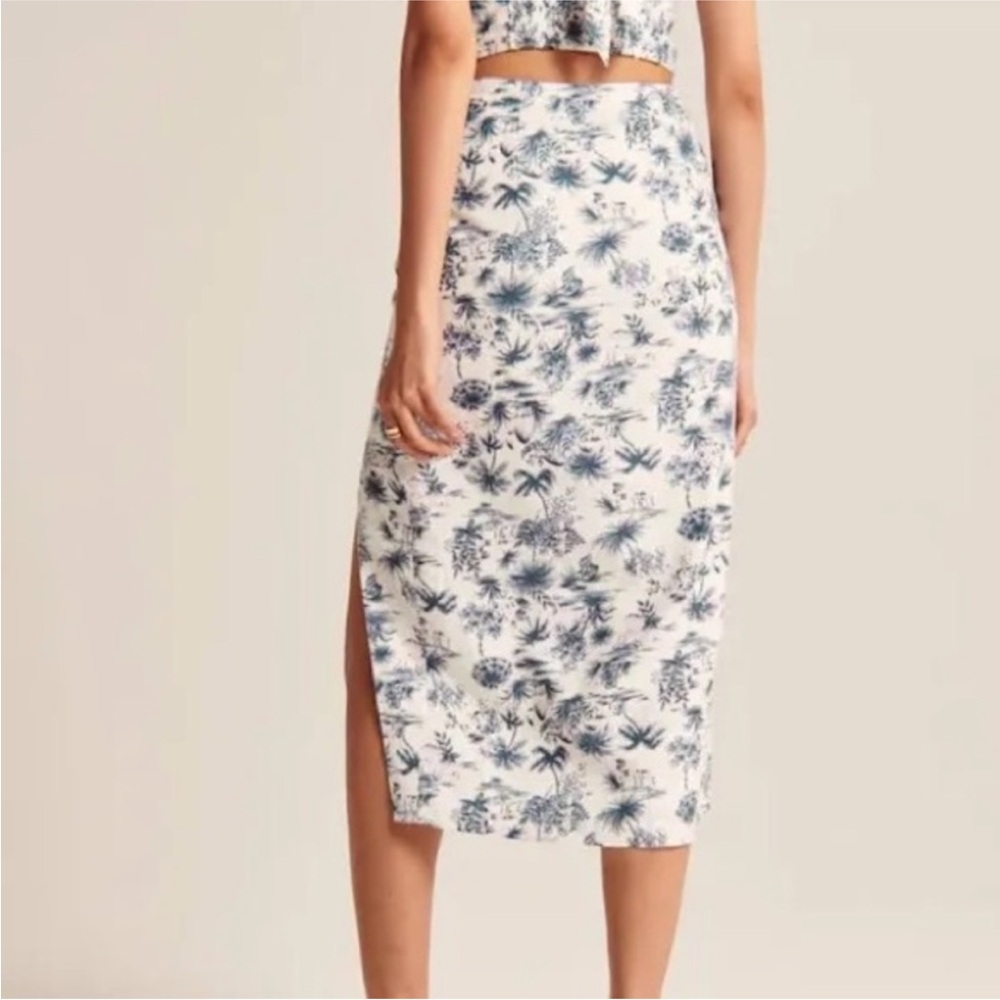 Abercrombie & Fitch Blue and White Floral Skirt